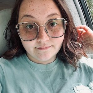 Meet your Posher, Leeann